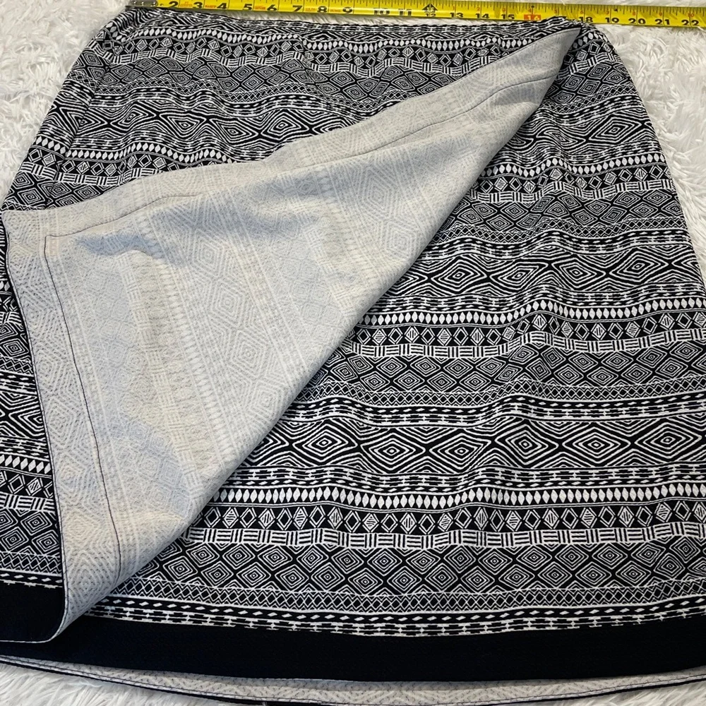 Cato Black and White Geometric Skirt WOMENS SIZE 18/20 FLAP IN FRONT